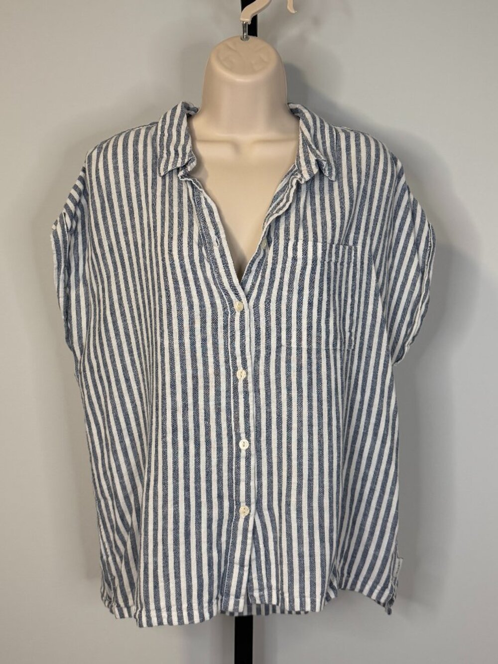 Orvis Blue & White Chambray Linen Blend Striped Top - Size L